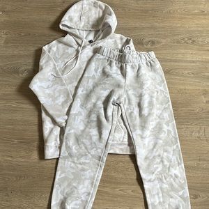 Matching Camo Print Hoodie and Sweatpants Set